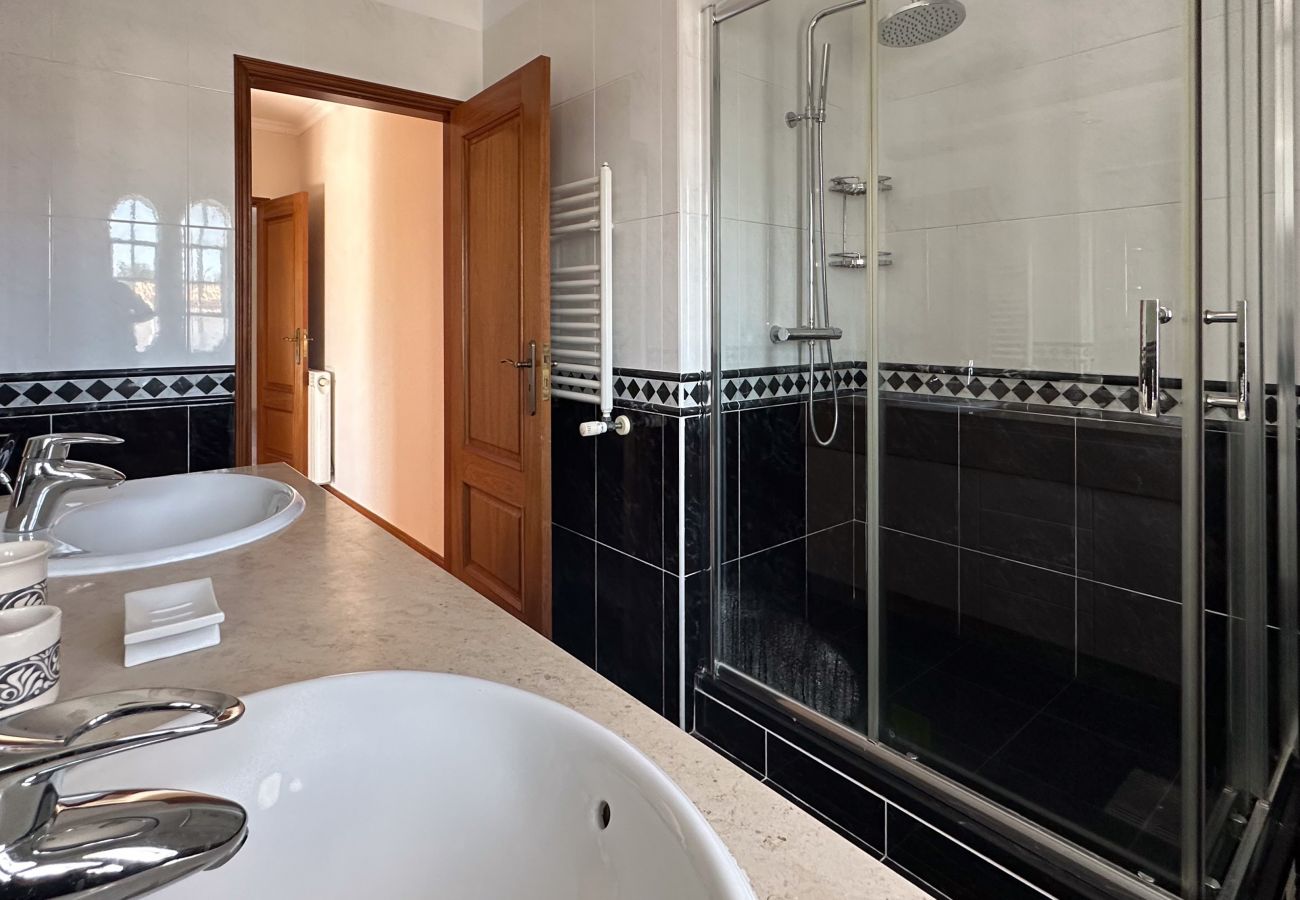Villa in Albufeira -  Villa Catavento V5 Piscina e 100mt Praia da Galé