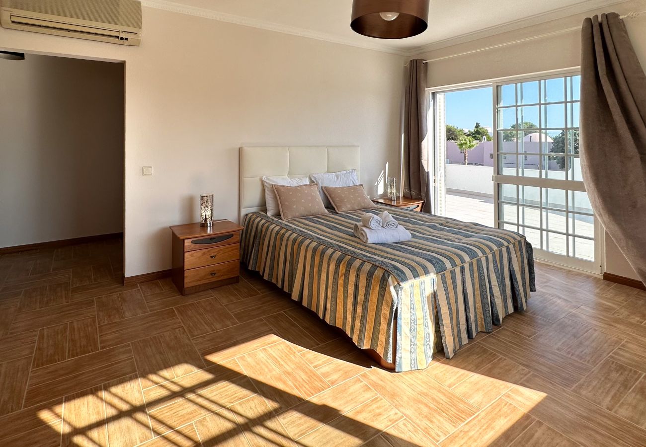 Villa in Albufeira -  Villa Catavento V5 Piscina e 100mt Praia da Galé