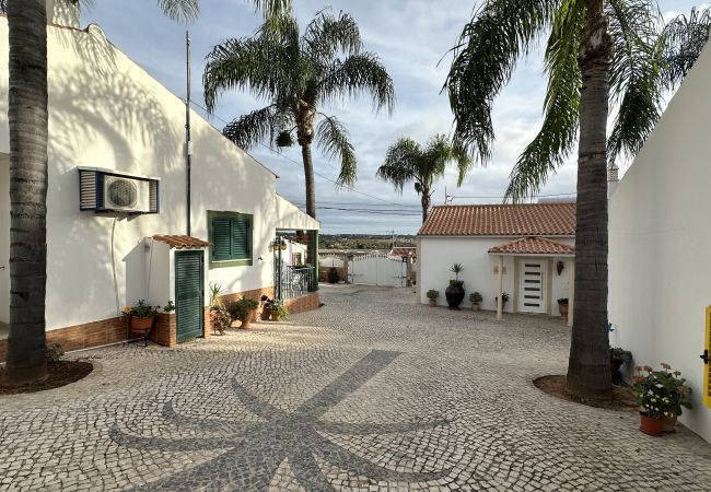 Farm stay in Silves - Quinta Jardim das Palmeiras, T2 nº6, Algoz Farm stay in Silves - Quinta Jardim das Palmeiras, T2 nº6, Algoz