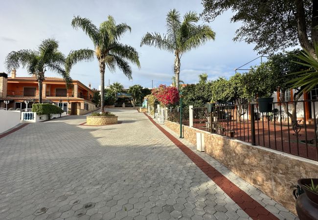 Farm stay in Silves - Quinta Jardim das Palmeiras, T2 nº6, Algoz Farm stay in Silves - Quinta Jardim das Palmeiras, T2 nº6, Algoz