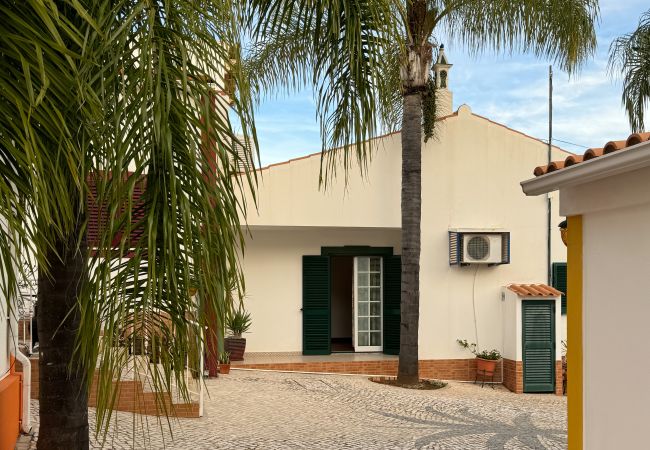 Farm stay in Silves - Quinta Jardim das Palmeiras, T2 nº6, Algoz Farm stay in Silves - Quinta Jardim das Palmeiras, T2 nº6, Algoz