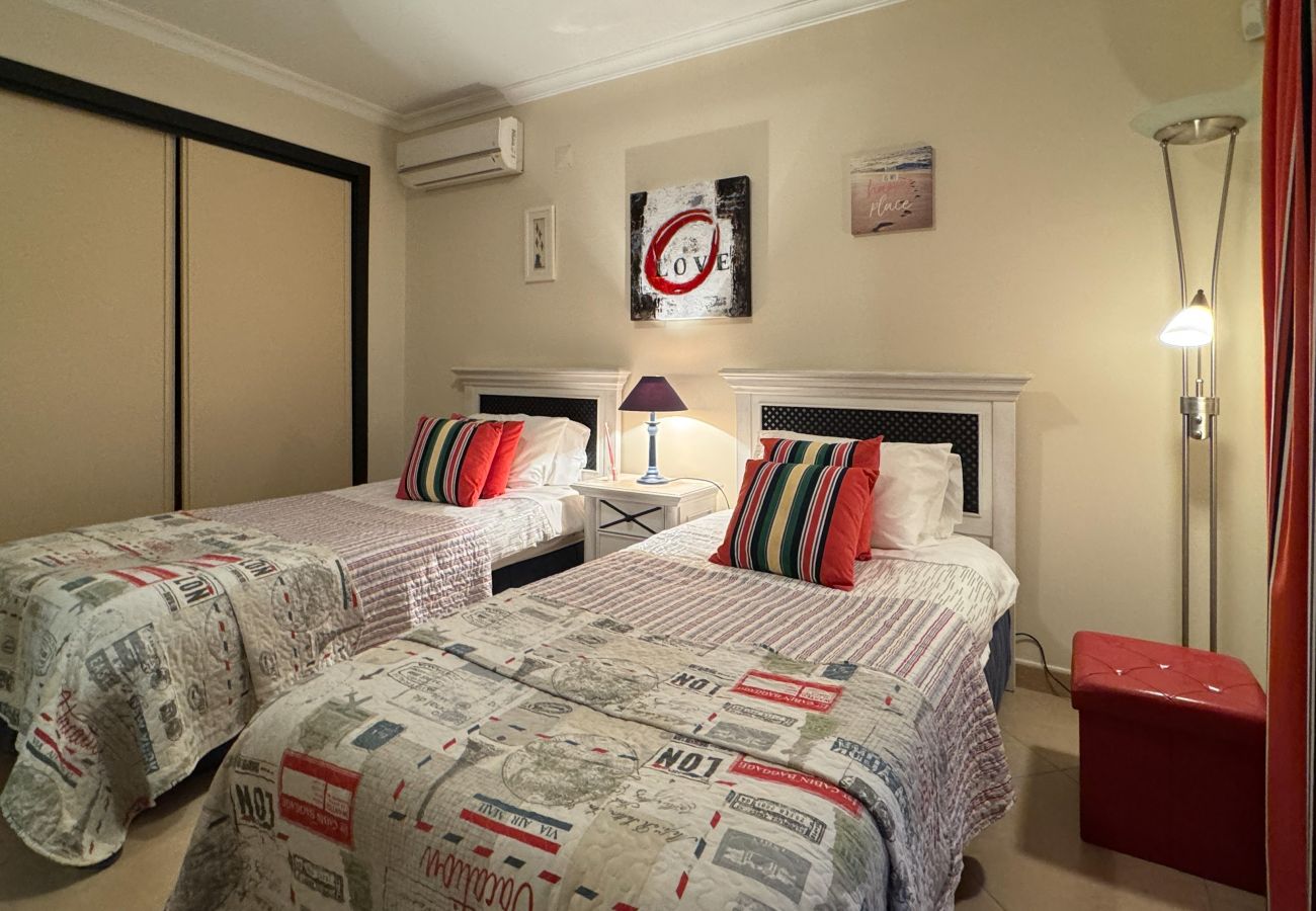 Townhouse in Albufeira - Villa Mystic in Galé, 500 metres from the beach, 3 bedrooms
