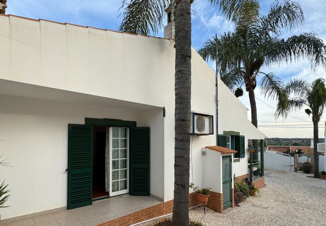 Farm stay in Silves - Quinta Jardim das Palmeiras, T2 nº4, Algoz Farm stay in Silves - Quinta Jardim das Palmeiras, T2 nº4, Algoz