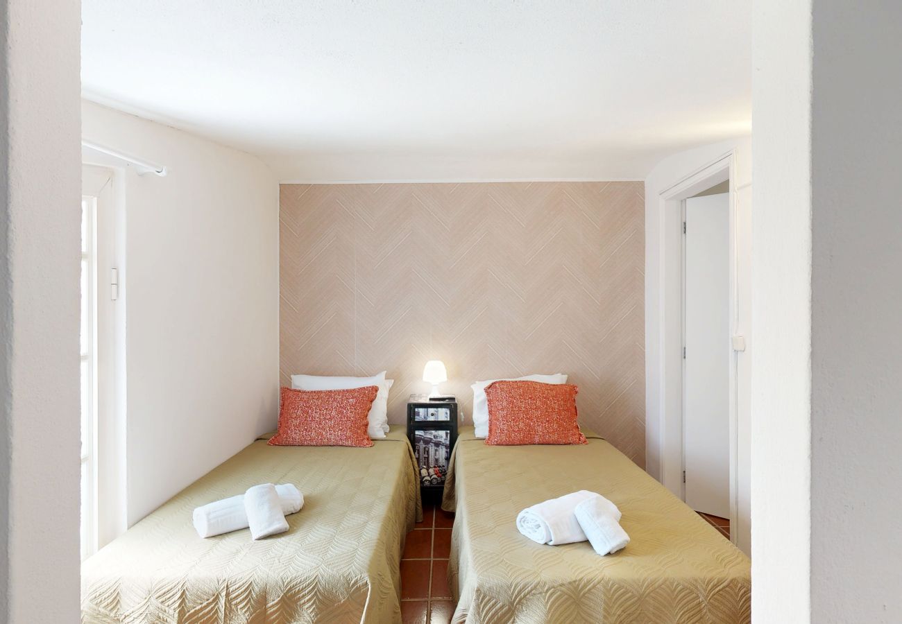 Farm stay in Guia - Quinta Casalinho - T2 Oura