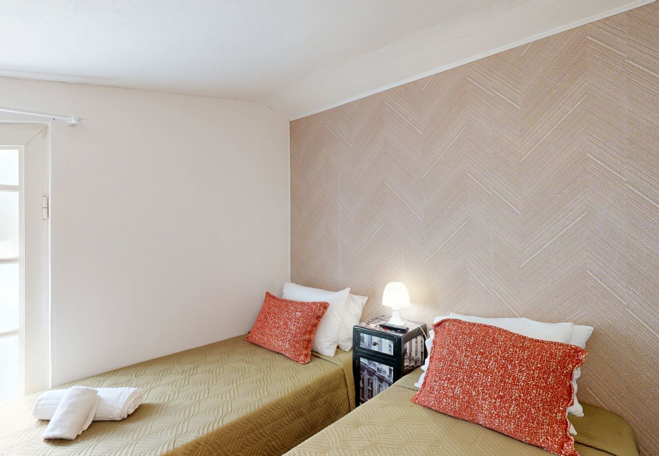 Farm stay in Guia - Quinta Casalinho - T2 Oura