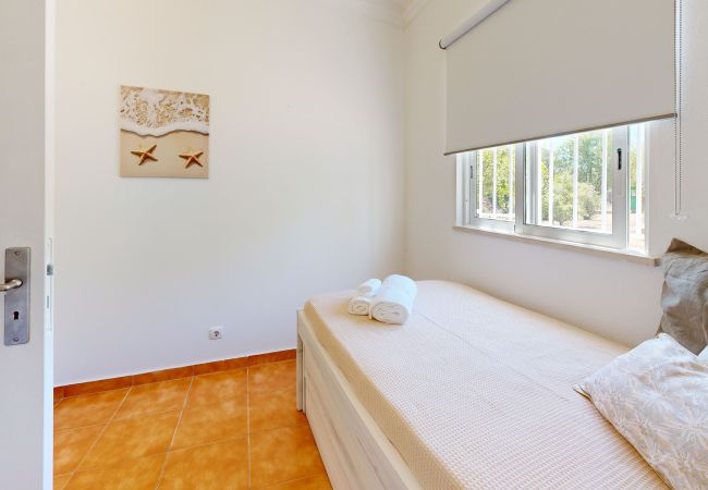 Farm stay in Guia - Quinta Casalinho - T2 Amendoeira Farm stay in Guia - Quinta Casalinho - T2 Amendoeira