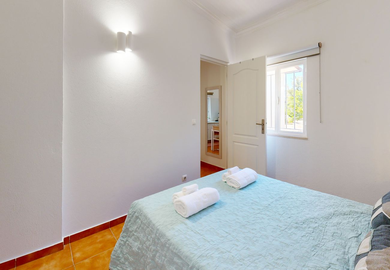 Farm stay in Guia - Quinta Casalinho - T2 Amendoeira