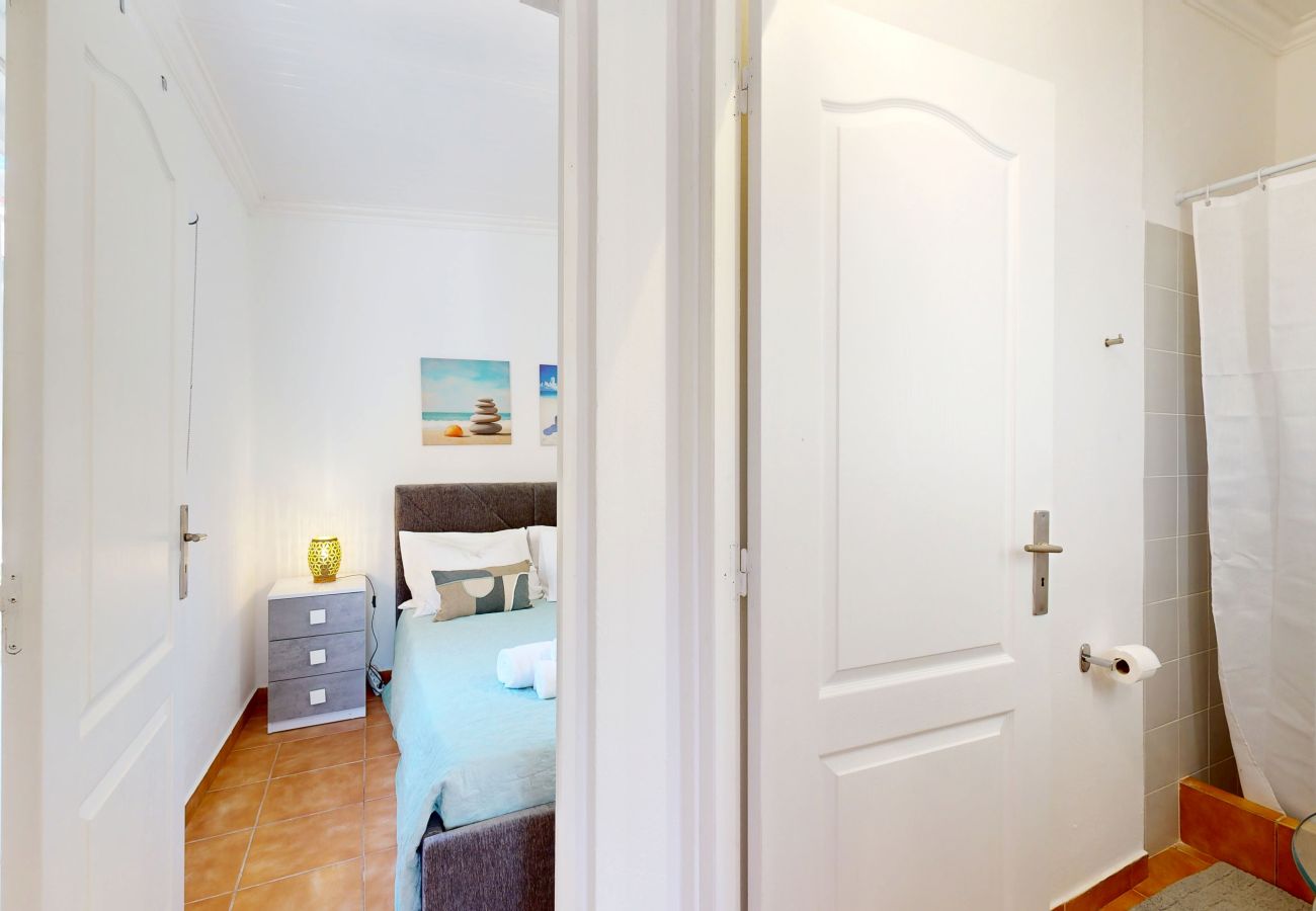Farm stay in Guia - Quinta Casalinho - T2 Amendoeira