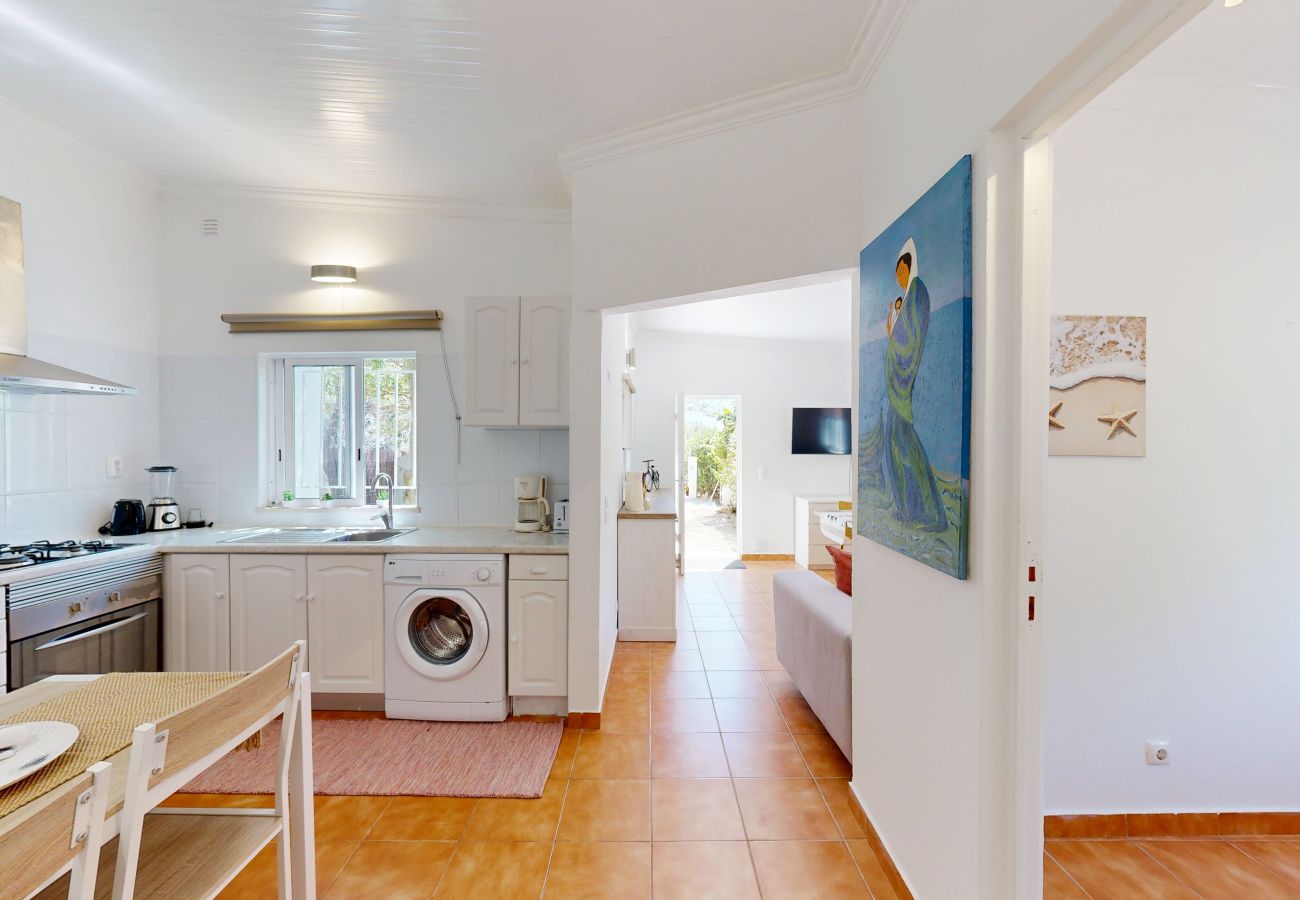 Farm stay in Guia - Quinta Casalinho - T2 Amendoeira