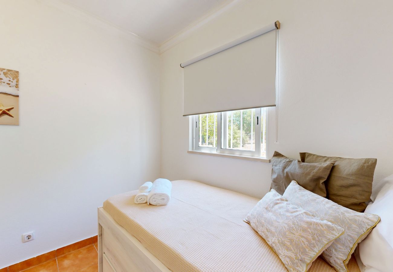 Farm stay in Guia - Quinta Casalinho - T2 Amendoeira