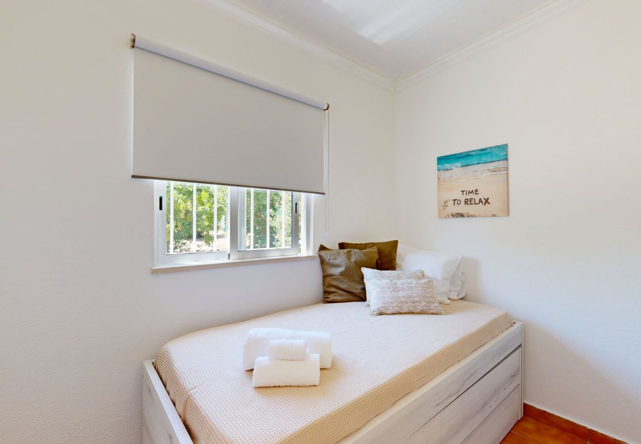 Farm stay in Guia - Quinta Casalinho - T2 Amendoeira