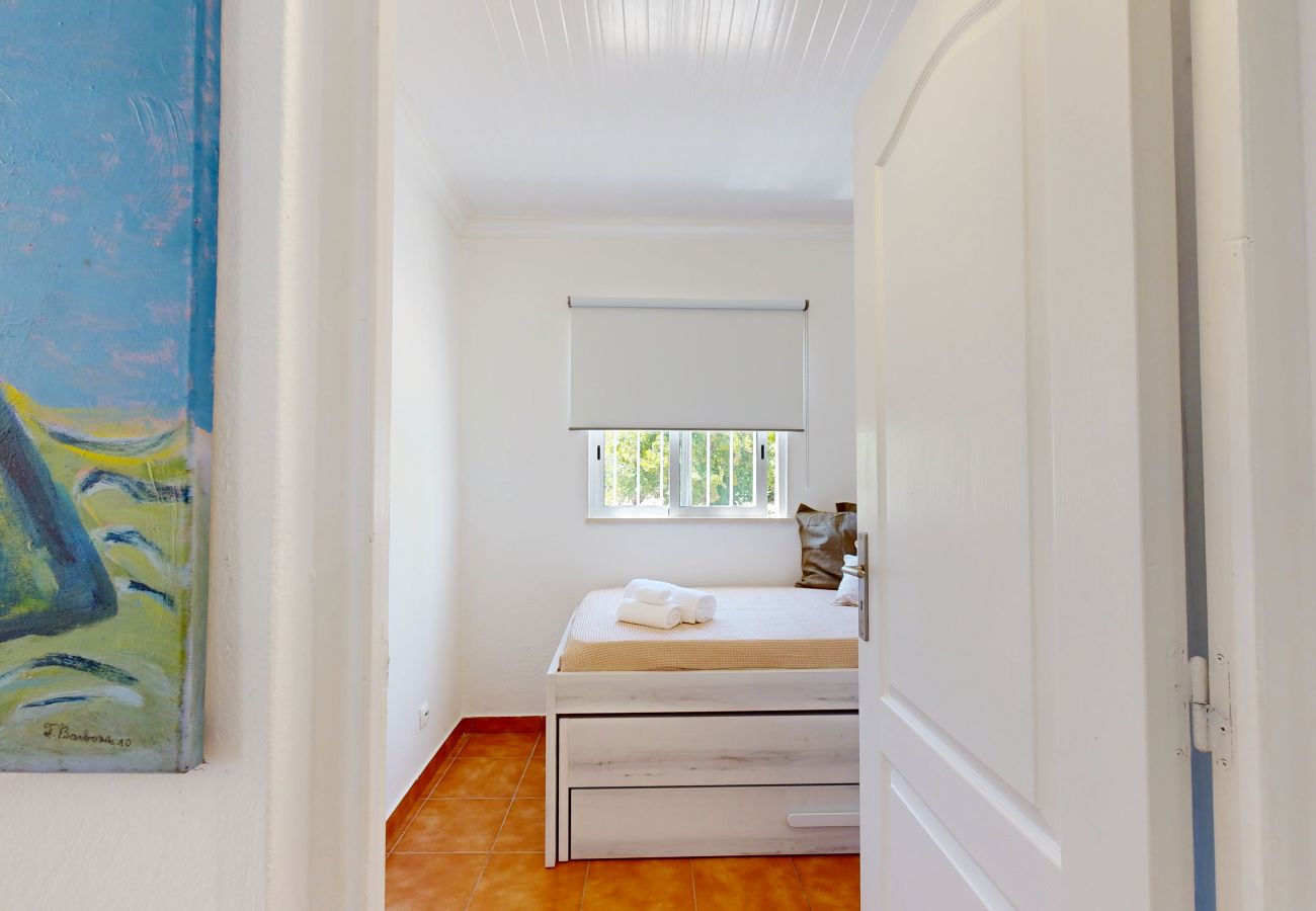 Farm stay in Guia - Quinta Casalinho - T2 Amendoeira