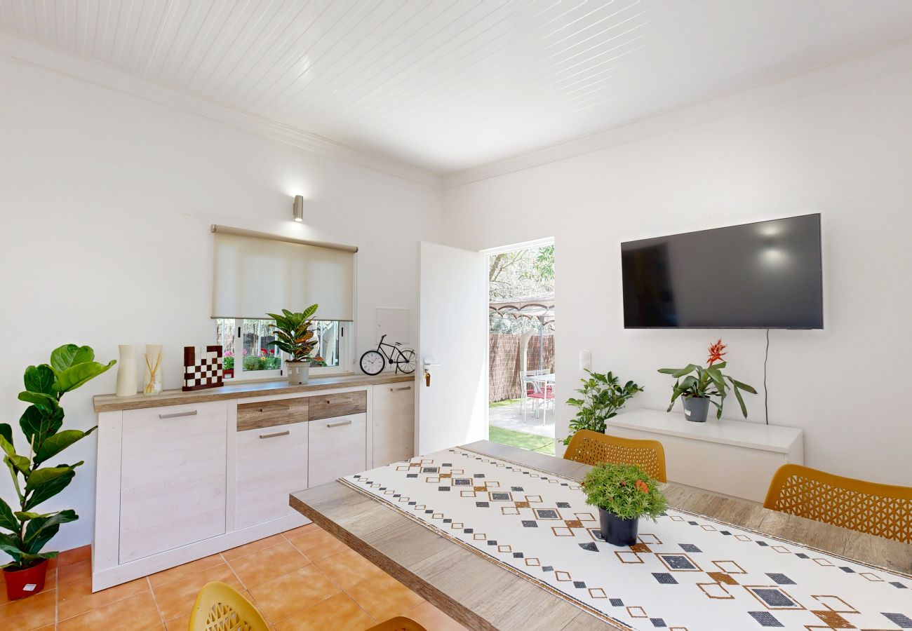 Farm stay in Guia - Quinta Casalinho - T2 Amendoeira