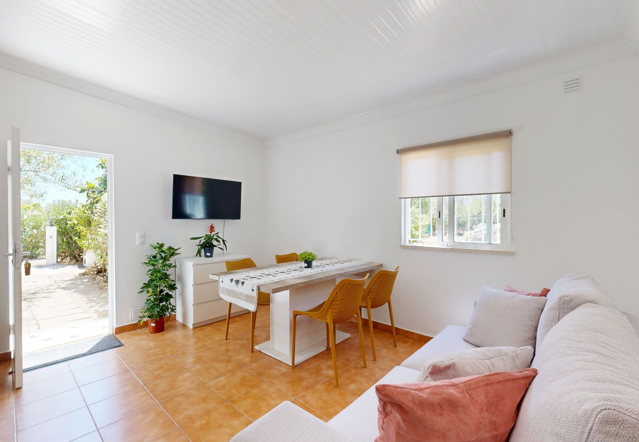 Farm stay in Guia - Quinta Casalinho - T2 Amendoeira