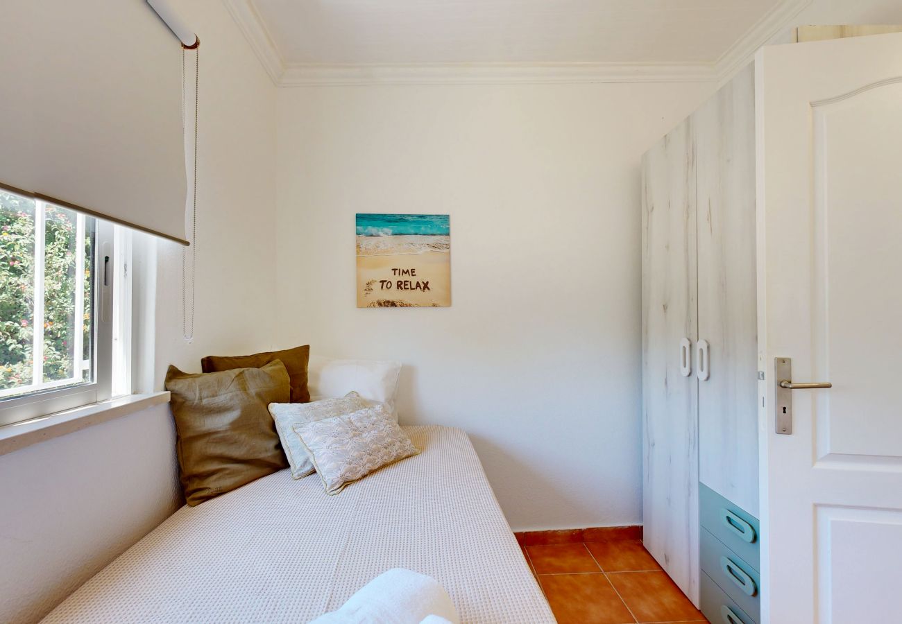 Farm stay in Guia - Quinta Casalinho - T2 Amendoeira
