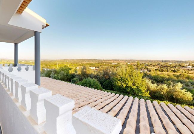 Rent by room in Alcantarilha - Quarto Laranja, Villa Ventura, V6 em Alcantarilha