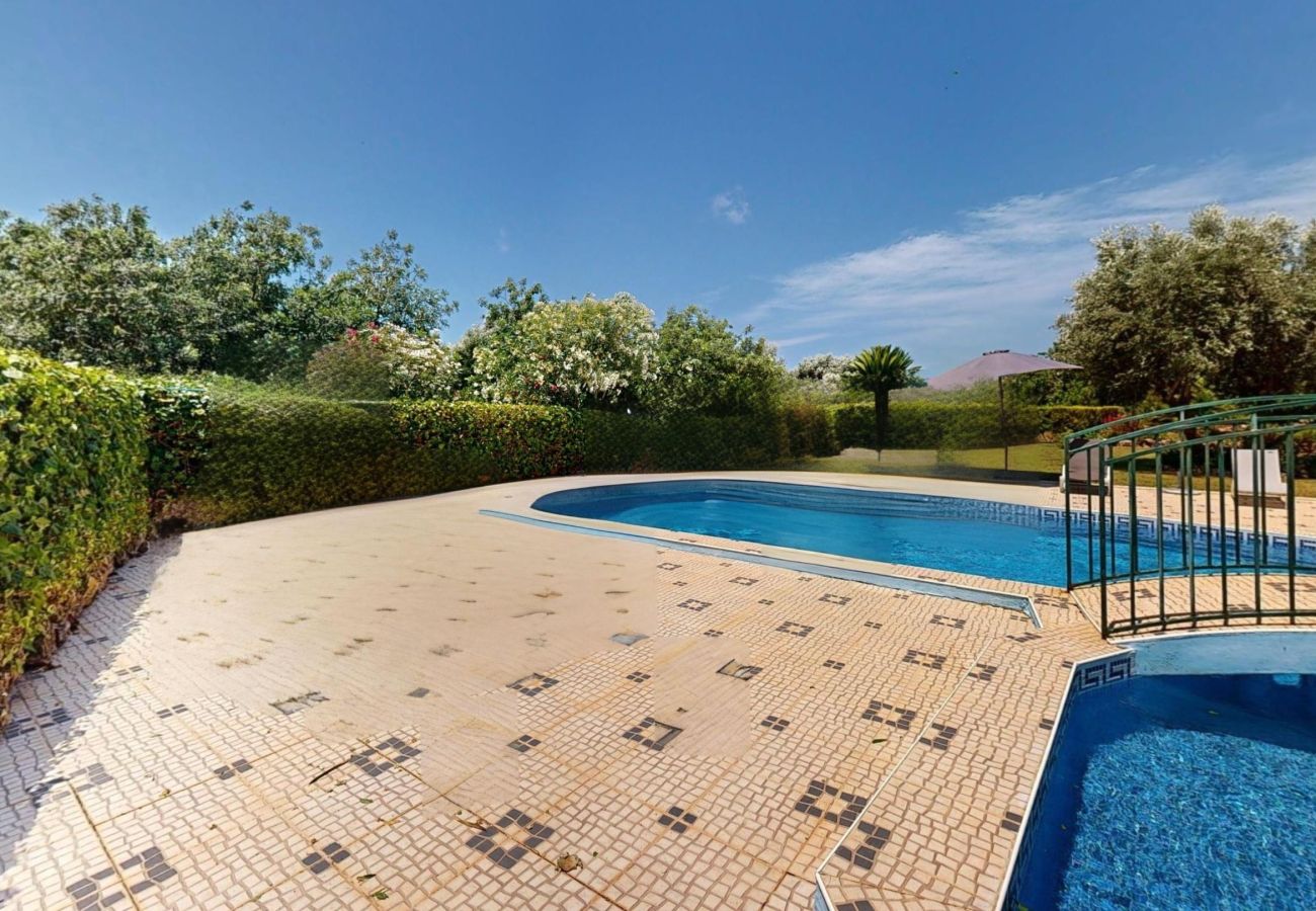 Rent by room in Alcantarilha - Quarto Laranja, Villa Ventura, V6 em Alcantarilha