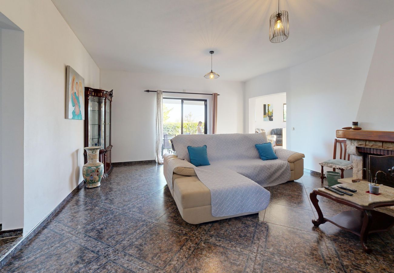 Rent by room in Alcantarilha - Quarto Laranja, Villa Ventura, V6 em Alcantarilha
