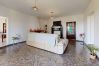 Rent by room in Alcantarilha - Quarto Laranja, Villa Ventura, V6 em Alcantarilha